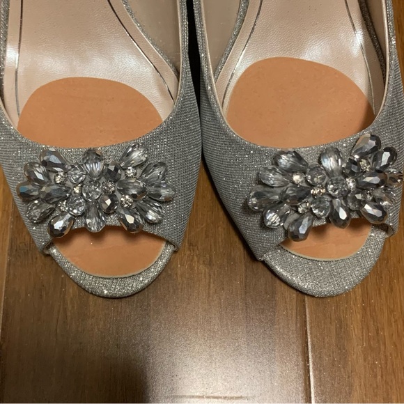 Caparros Rhinestone Buckle Peep Toe Silver 2.5”  Heel Party Bridal Shoes 10.5 B - Picture 5 of 14